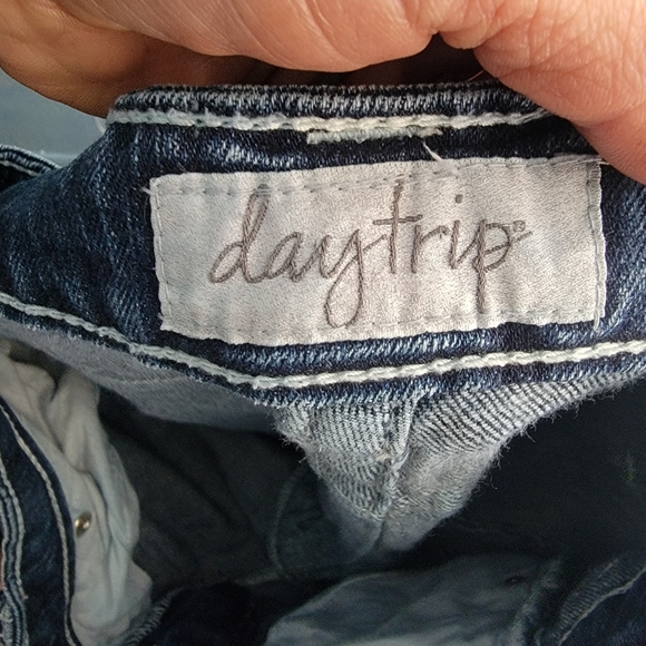 Women's size 28 Day Trip Jeans. - Picture 5 of 5